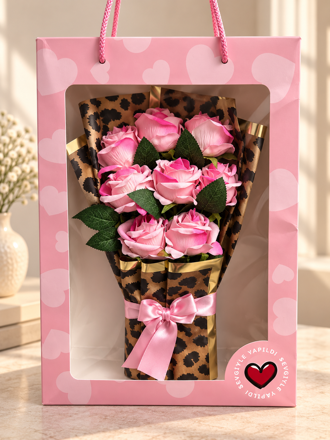 8’li Pembe Kadife Gül Buketi – 40 CM Pencereli Hediye Çantası