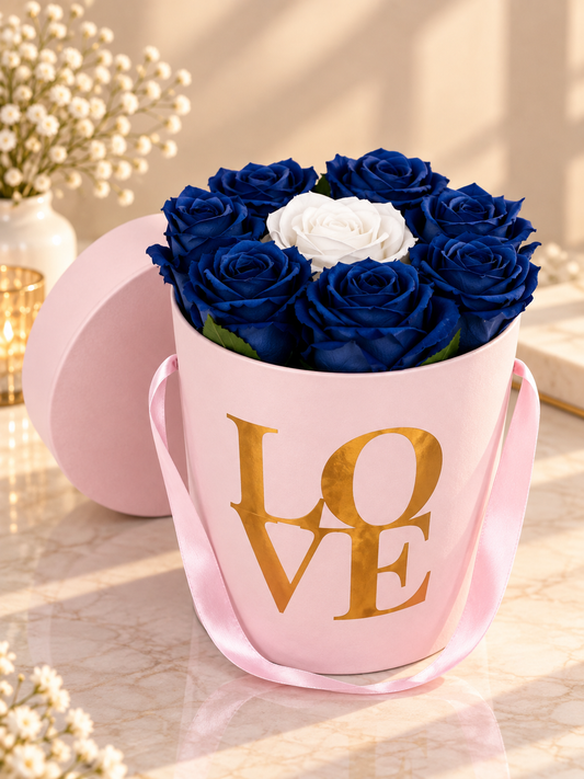 8’li Lacivert Beyaz Gül Kutusu – LOVE Yazılı Sevgiliye Romantik Hediye